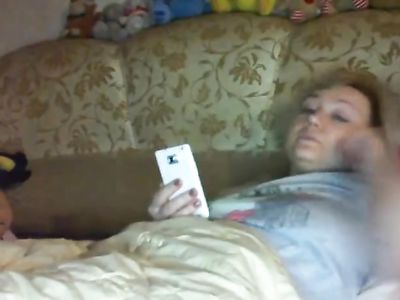 Под одеялом сама себе подрочила пизду зрелая женщина в привате